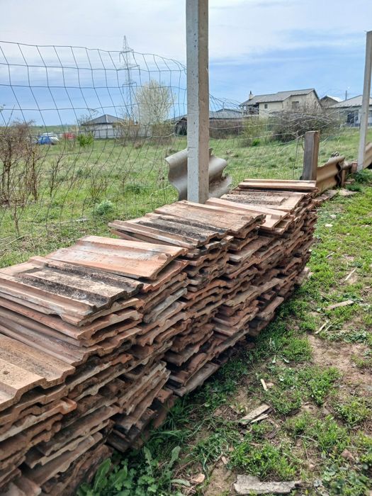 Vând țiglă in stare bună de folosiree