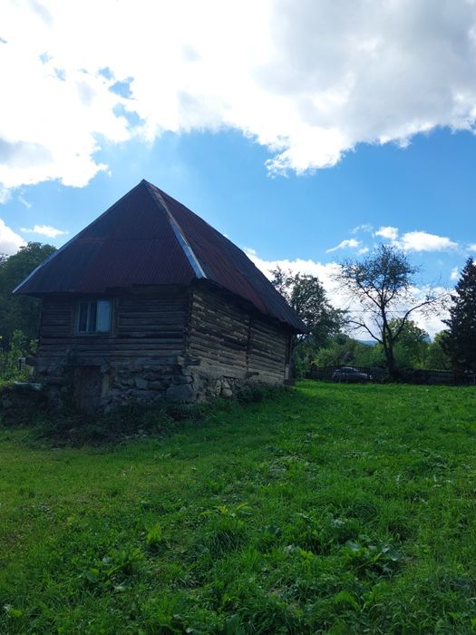 Teren intravilan (16 ari) si casă traditională, intăbulate in Breb - M