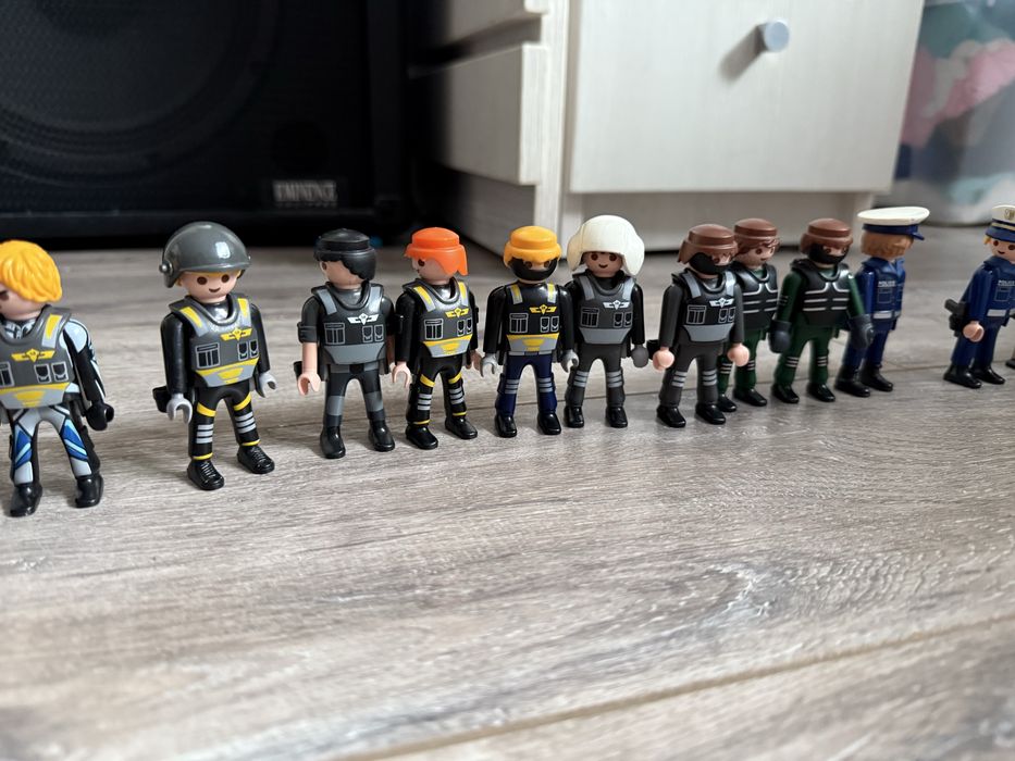 Playmobil sediu de politie+ inchisoare+ oameni