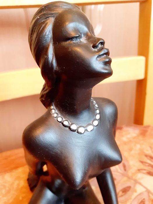 Фигура "Гола африканка"