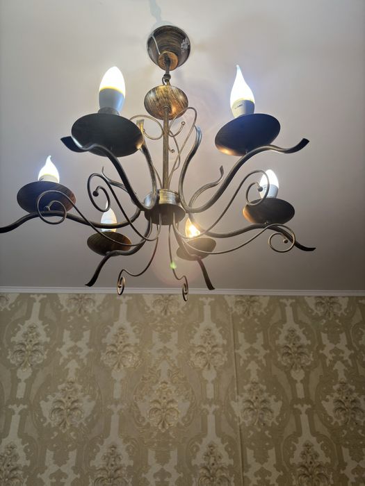 Продам Люстры  б/у