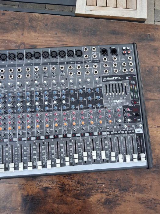 Mixer profesional pasiv cu 16 canale Mackie proFX 16