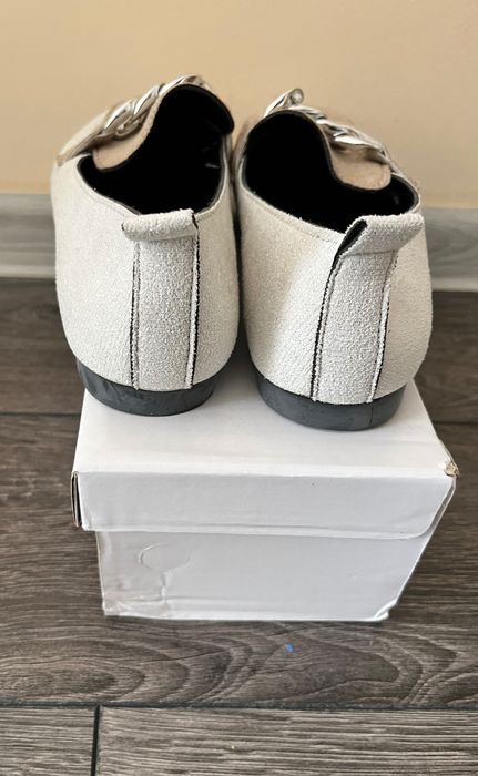 Бежови ниски обувки тип пантофки