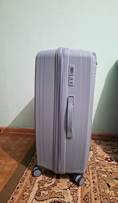 Чемодан голубой-
