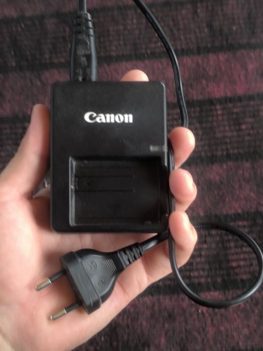 Canon Eos.  1000D