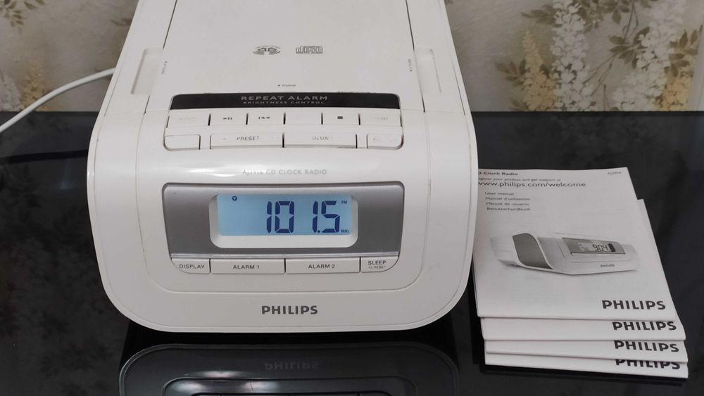 Philips AJ3916/12  радио, CD плеер, будильник, AUX.
