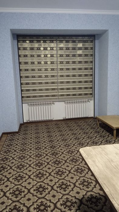 Миллий банк якинида.