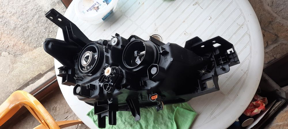 Фар ляв за мазда сх 3 оригинален.