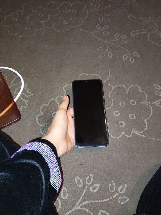 Infinikis Hot 12 telefon sotiladi yaxshi telefon