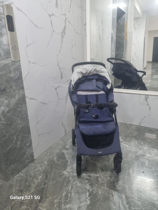 Продам прогулочную коляску Chicco