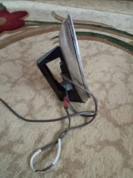 Продам утюг электрический