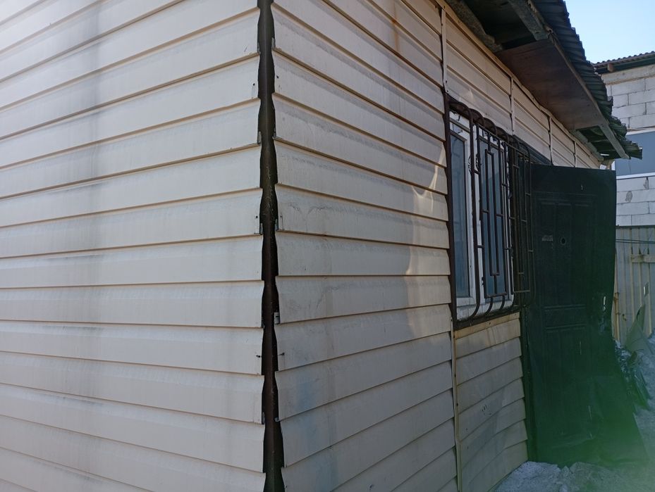 Сейф, бытовка, батареи продам