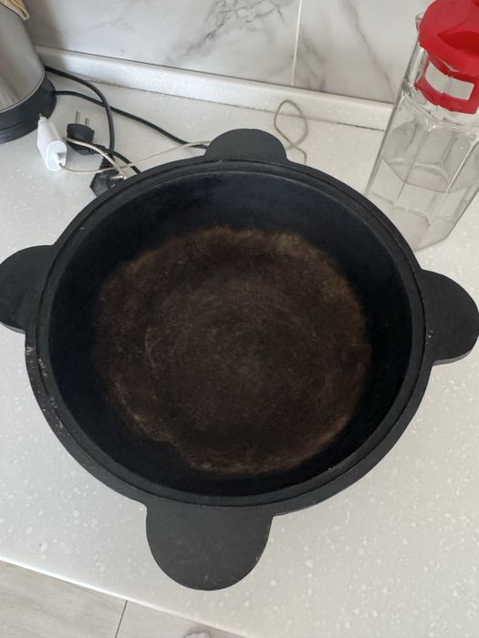 Казан чугунный продам 4.5 л.