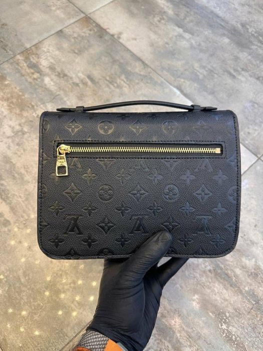 Чисто нова дамска чанта LV