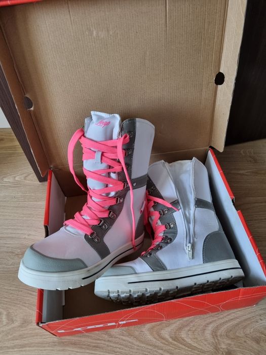 Нови топли спортни ботуши