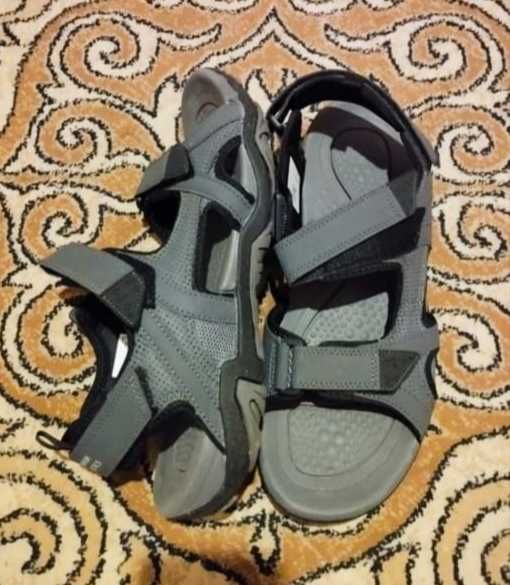 Продаю мужские сандалеты