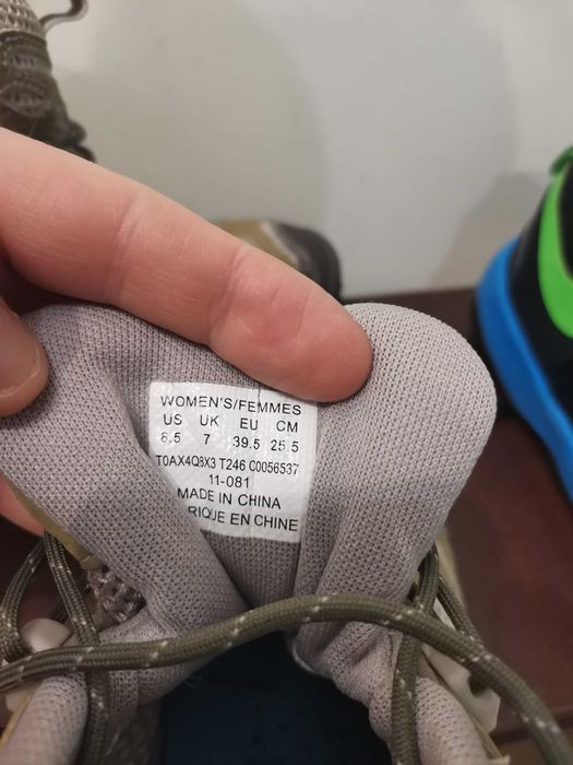 Продавам маратонки  The North Face