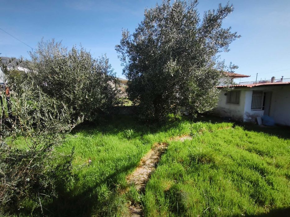 Продава многостайна къща 70 м2 с 2 парцела 330 м2 в Аспровалта, Гърция