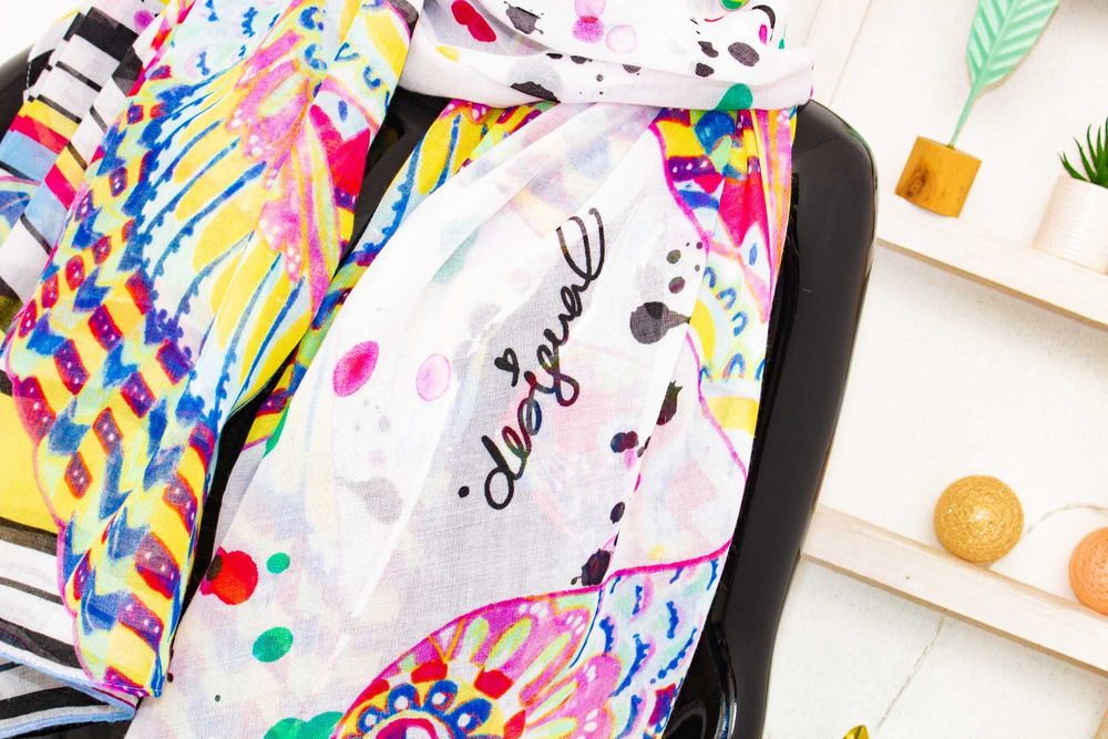 Desigual дамски голям бял шал с многоцветен принт колибри полиестер