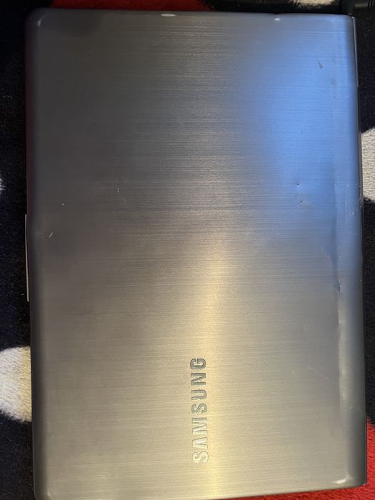 Laptop Samsung merge si ruleaza foarte bine aplicatiile