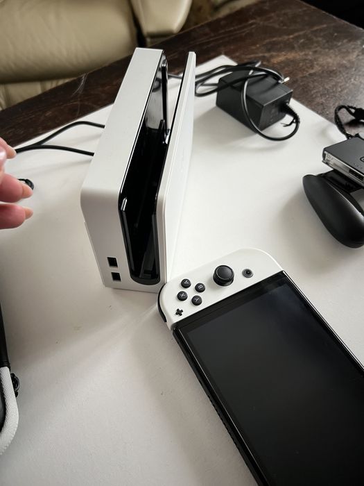 Consola Nintendo Switch OLED cu husa si 2 jocuri incluse