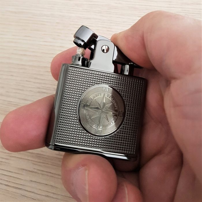 Луксозна бензинова запалка Honest в три цвята