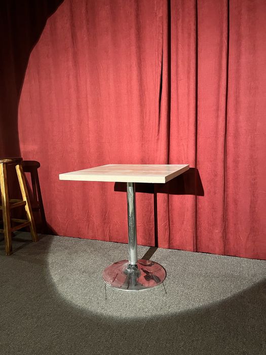 Круглые и квадратные столики для кафе, бара и кофейни