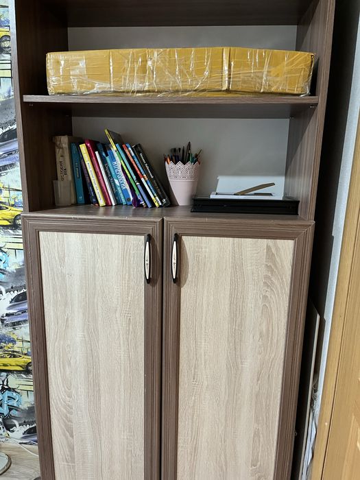 Продам шкаф для книг