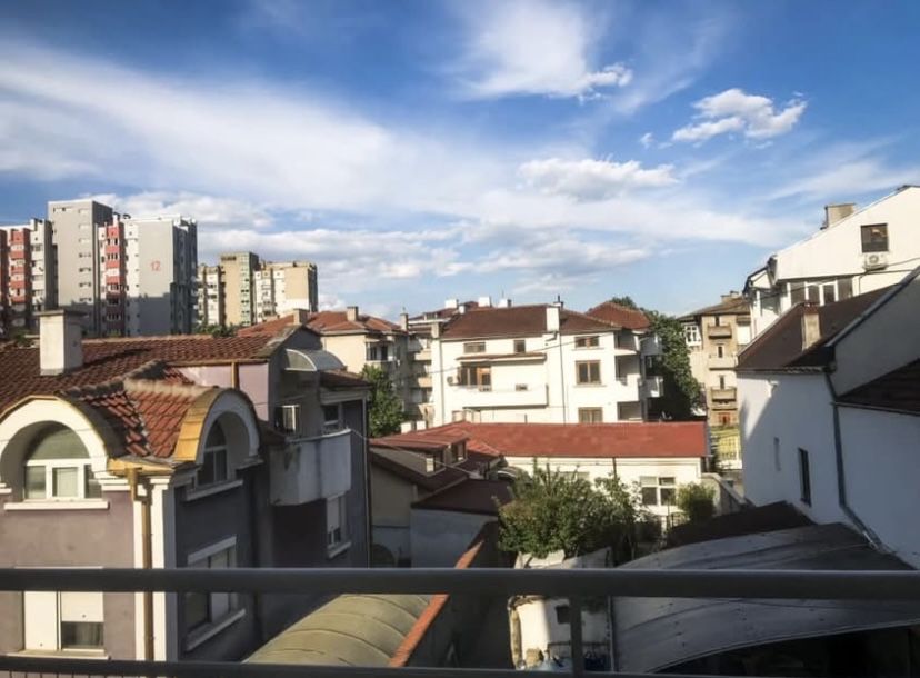 Дава се под наем Двустаен апартамент в Шумен, Център - 70 кв.м за 280.5 € - Снимка #1