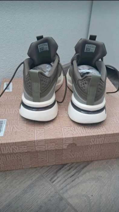 adidas AlphaResponse