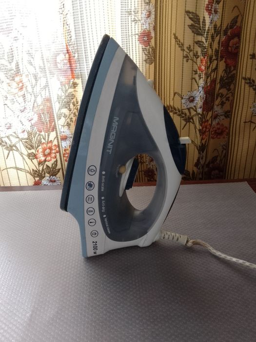 Продам утюг Магнит