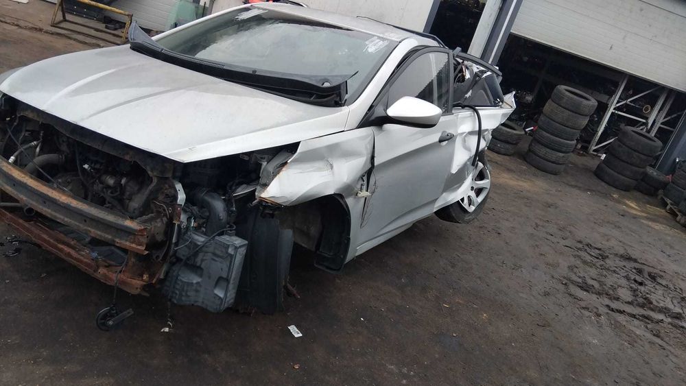 Dezmembrez Hyundai Accent 2012 1.4 B cod motor G4FA