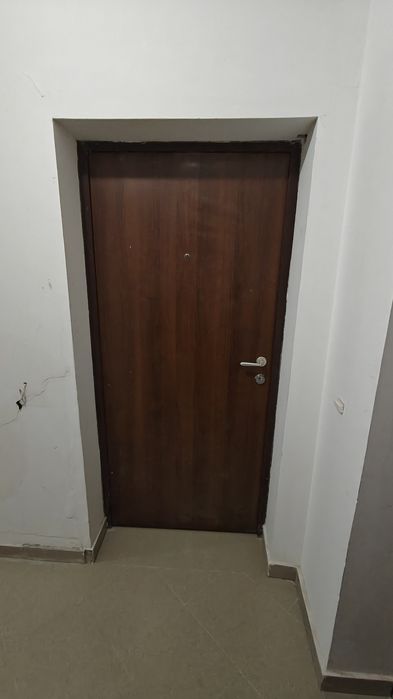 Входна врата метален обков