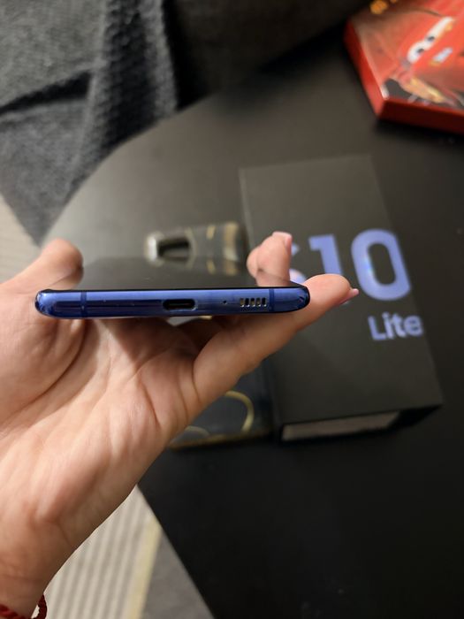 Срочно продам Samsung Galaxy S10