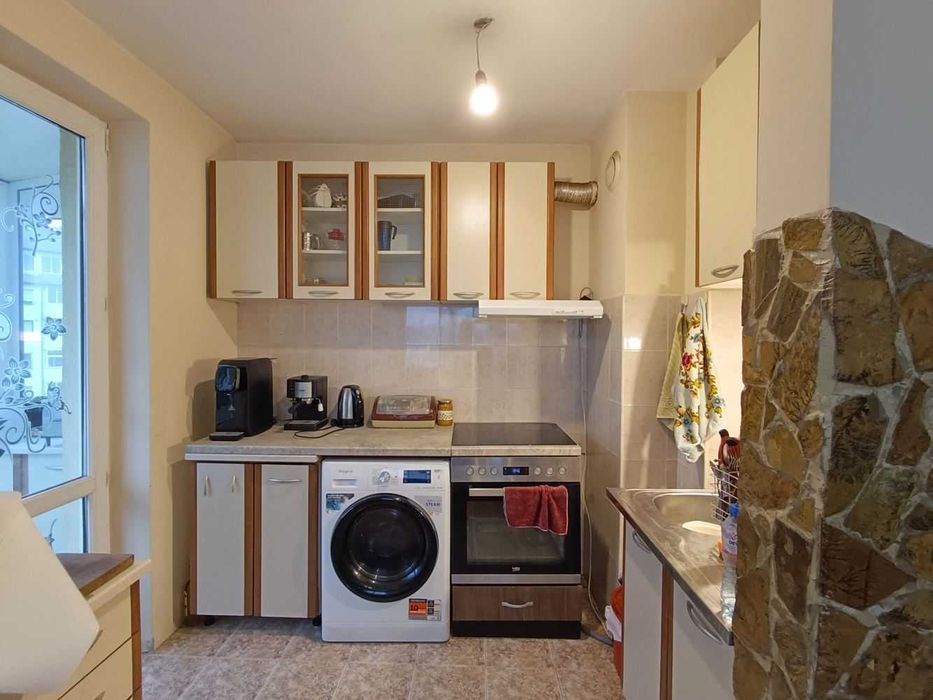 Двустаен апартамент в кв. Колю Фичето