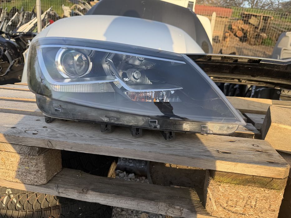 Фар Seat Alhambra 2011 год.-