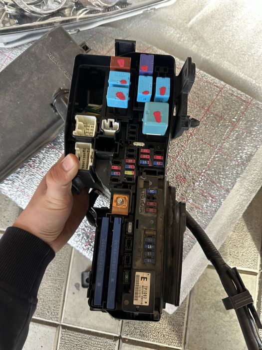 Продам блок предохранителей камри 40