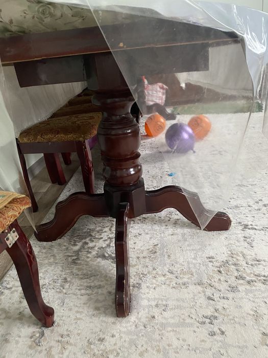 Стол для зала со стульями