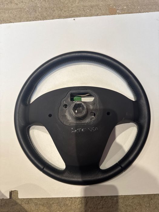 Volvo v50 кожен волан Волво в50