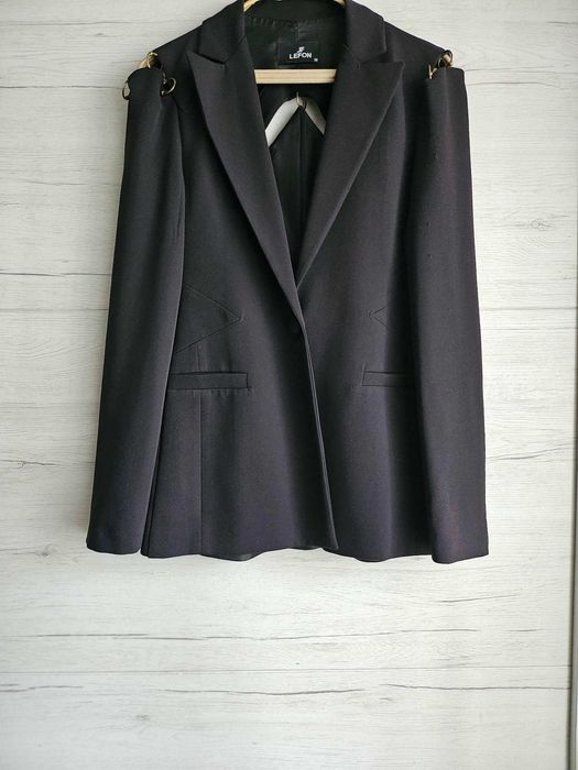 Продавам черно сако