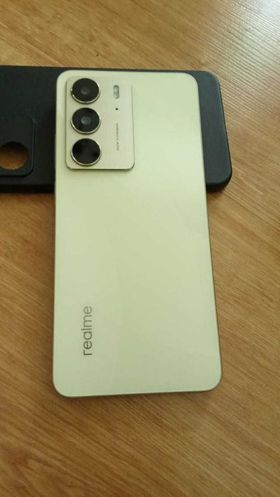 Realmi C75 и Poco C61