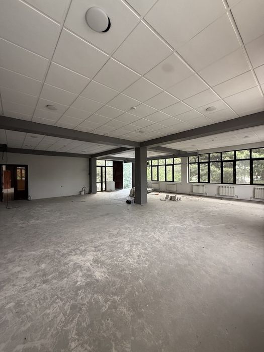 Сдаётся 120 м². Свободная планировка