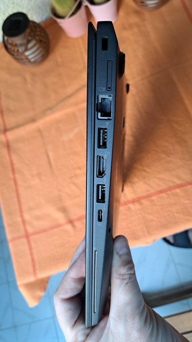 Отличен Thinkpad T470s (до 5 часа на батерия)