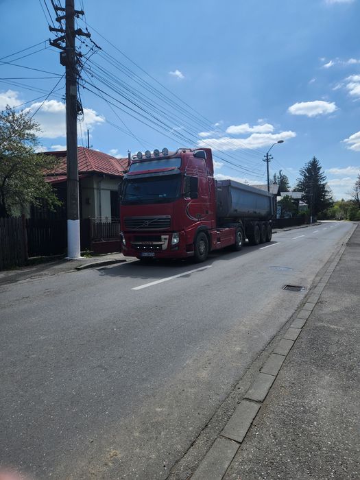 Executam lucrări cu utilaje defrișări terenuri și totcat resturi veget