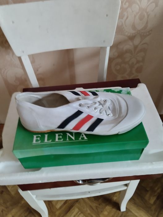 Продам кеды белые