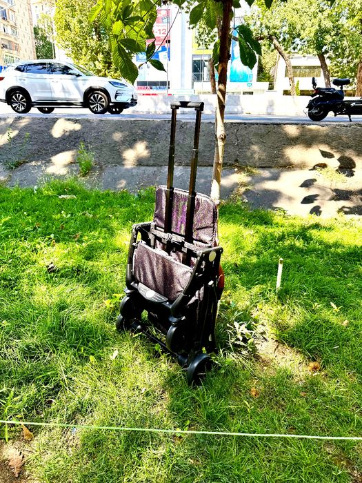 Новая коляска чемодан, в коробке, с выдвижной ручкой.  Черная расцвет