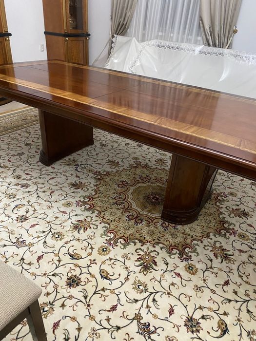 Стол гостевой для гостиной