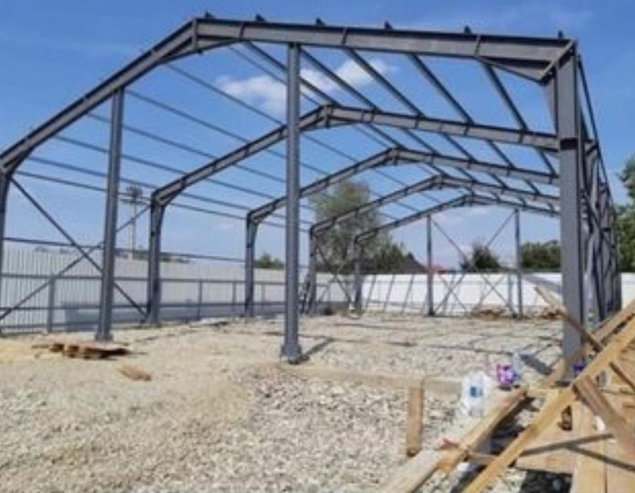 Vand hala metalica 15X30 metri cu panouri sandwichi