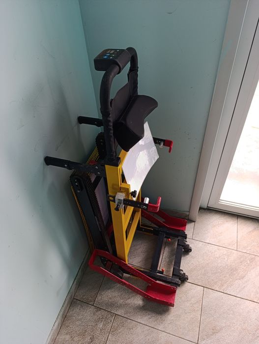 Лестничный гусеничный подъёмник для инвалидов