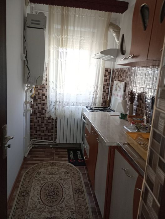 Vând apartament semidecomandat cu 2 camere  zona balada Medgidia